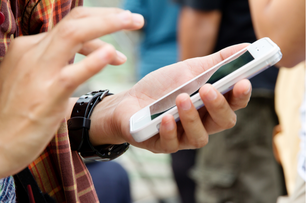 Is Smartphone Use Taking a Toll on Kids? This New Family Foundation Wants to Find Out